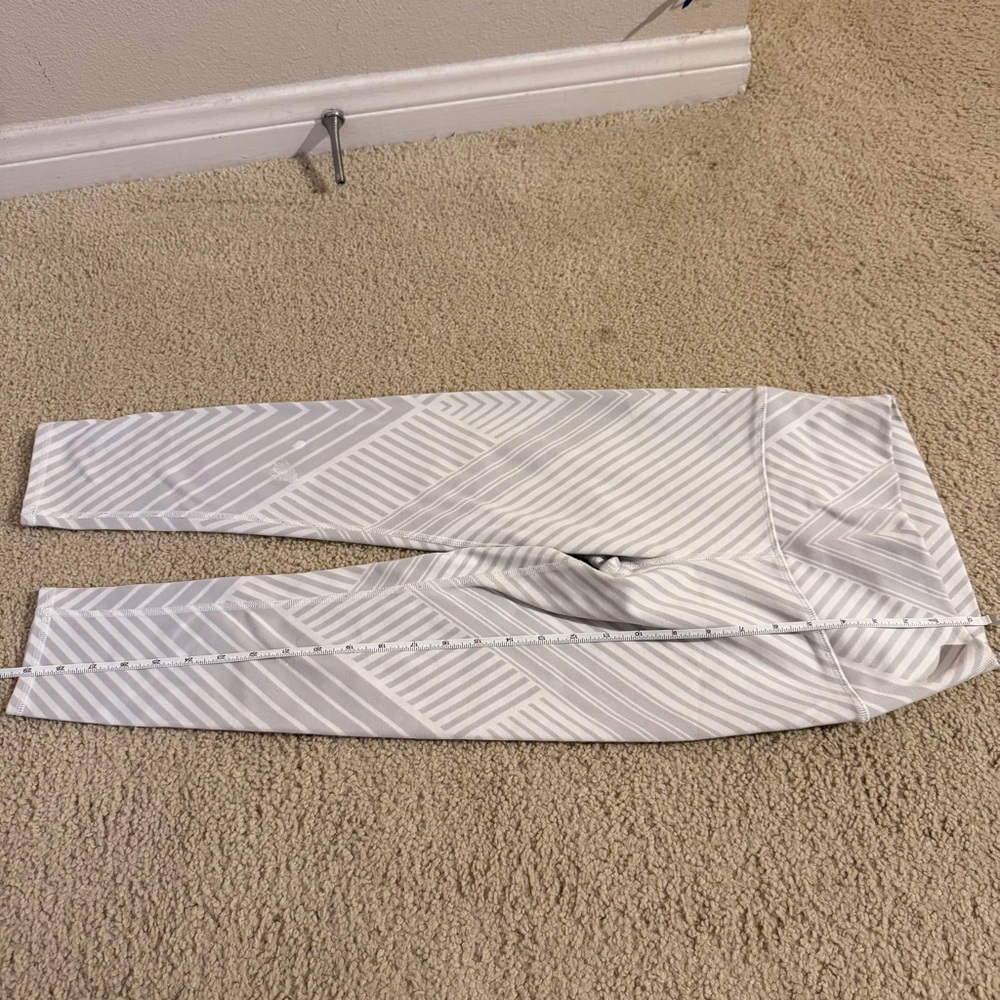ALO Yoga White Striped Leggings - Picture 5 of 10